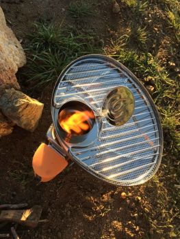 Θέρμανση του Biolite Grill Ετοιμάζοντας να ψησταρίσουμε με βιολίτη