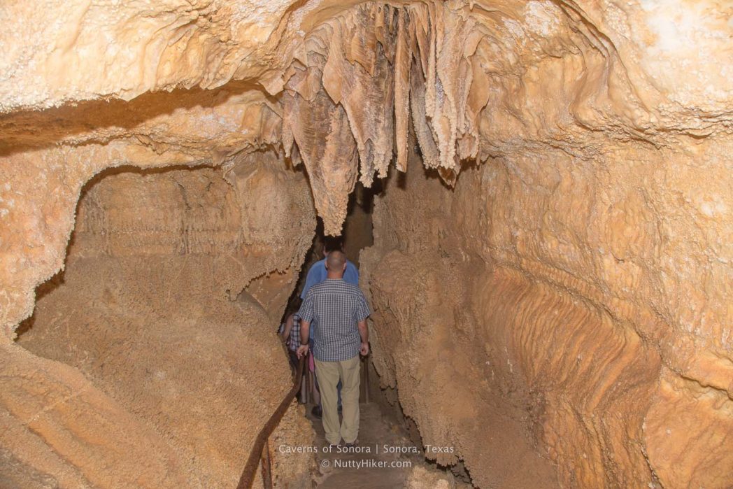 Τα σπήλαια Sonora ή τα σπήλαια της Sonora βρίσκονται στο Sonora του Τέξας και είναι ένα από τα πρώτα δέκα ταξινομημένα σπήλαια στις Ηνωμένες Πολιτείες.