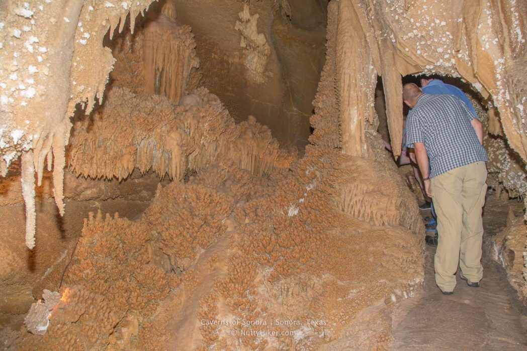 Τα σπήλαια Sonora ή τα σπήλαια της Sonora βρίσκονται στο Sonora του Τέξας και είναι ένα από τα πρώτα δέκα ταξινομημένα σπήλαια στις Ηνωμένες Πολιτείες.