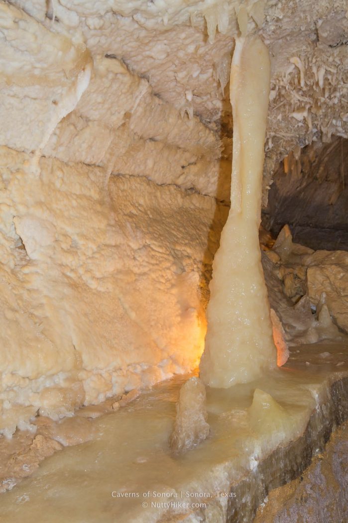 Τα σπήλαια Sonora ή τα σπήλαια της Sonora βρίσκονται στο Sonora του Τέξας και είναι ένα από τα πρώτα δέκα ταξινομημένα σπήλαια στις Ηνωμένες Πολιτείες.