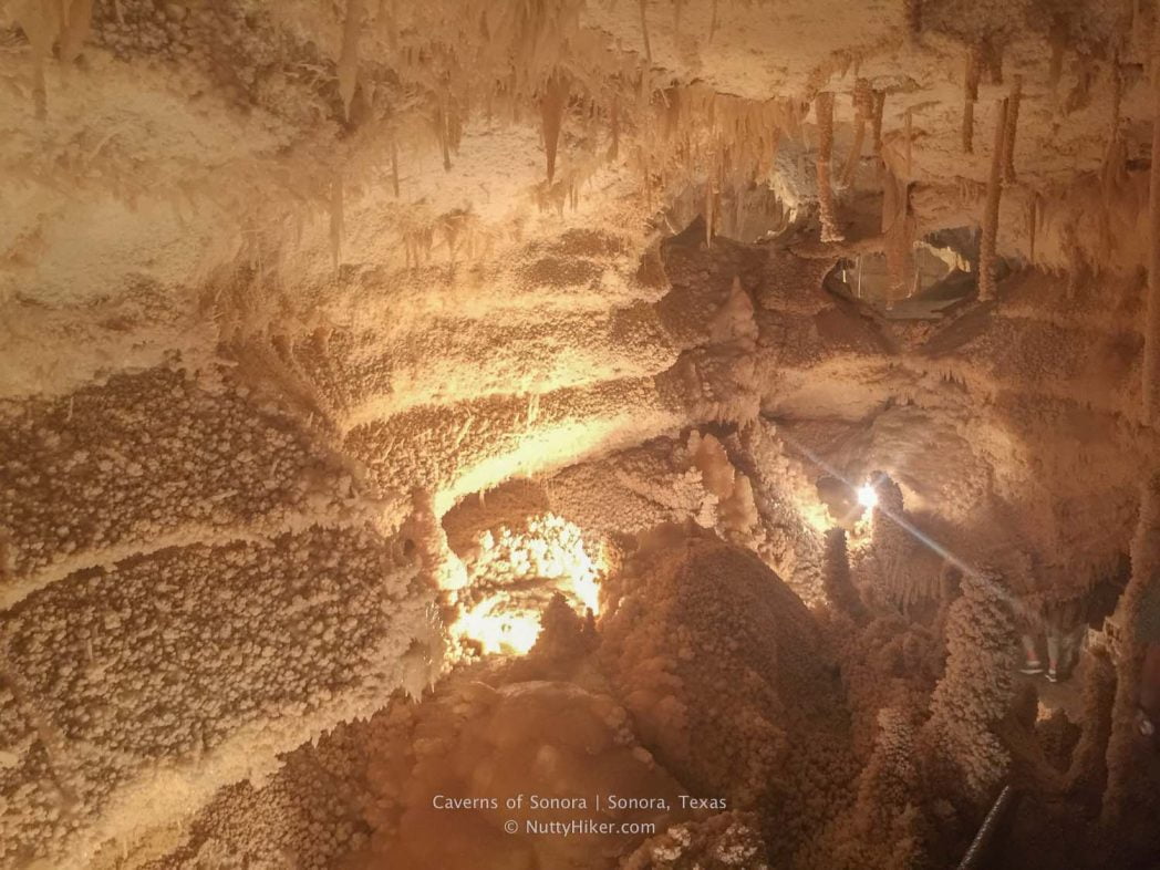 Τα σπήλαια Sonora ή τα σπήλαια της Sonora βρίσκονται στο Sonora του Τέξας και είναι ένα από τα πρώτα δέκα ταξινομημένα σπήλαια στις Ηνωμένες Πολιτείες.