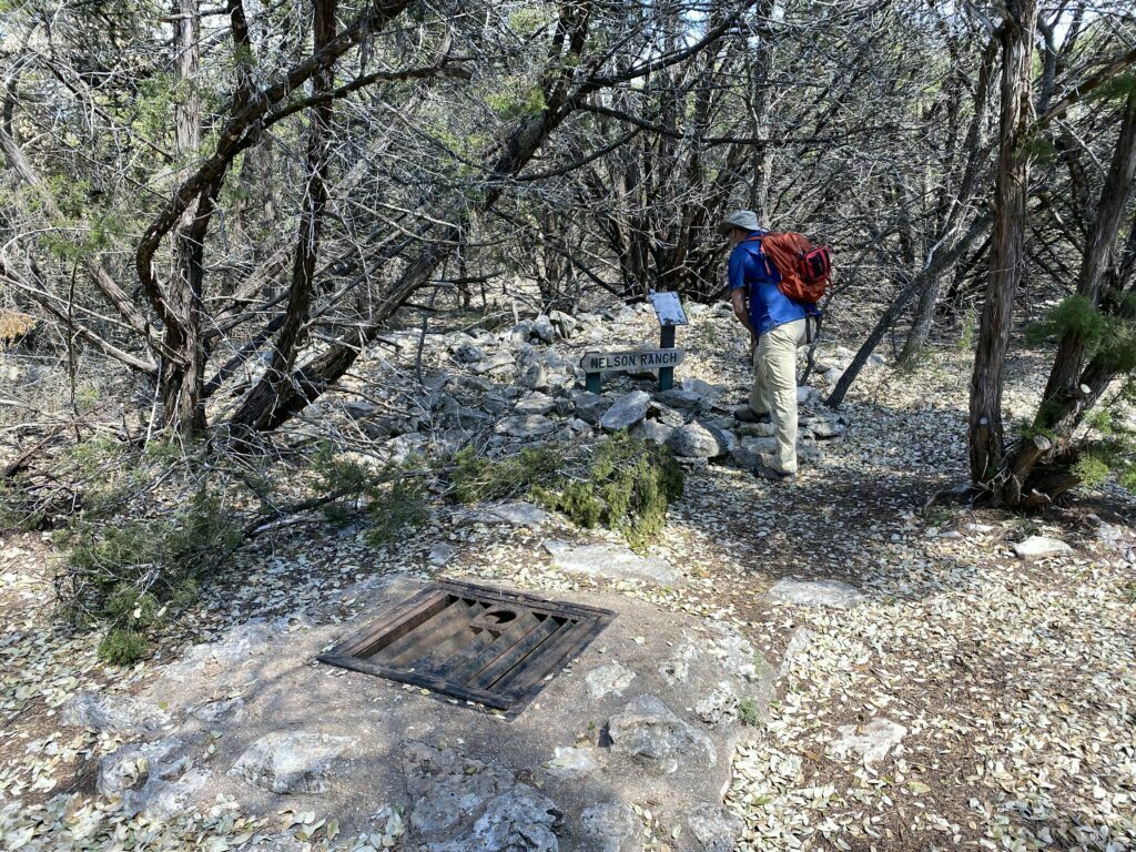 Ένα σπήλαιο (Nelson Ranch) στο Buttercup Creek Cave Preserve
