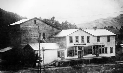 Braemar Castle Hiker Hostel από όταν ανήκε στην Pittsburg Lumber Company